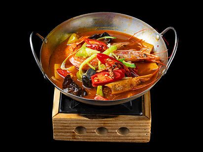 GAMBERI PICCANTI IN PADELLA DI FUOCO